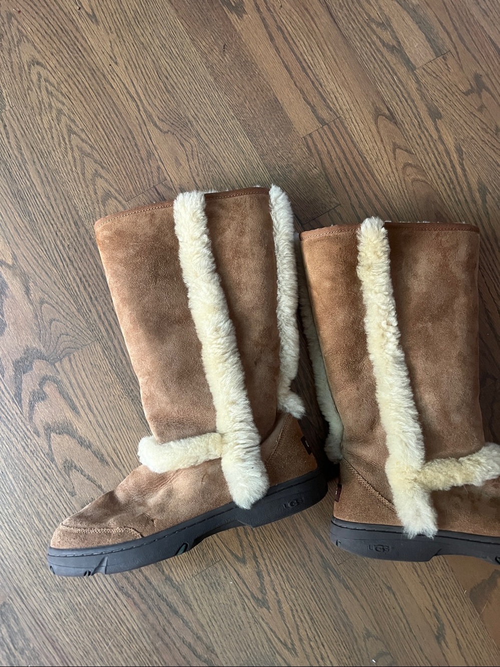 UGG Chestnut Suede Winter Boots with wCream Shearling Trim - Picture 2 of 4